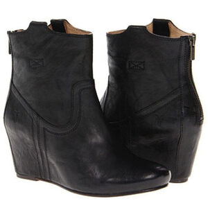 Frye Carson Wedge Size 6M